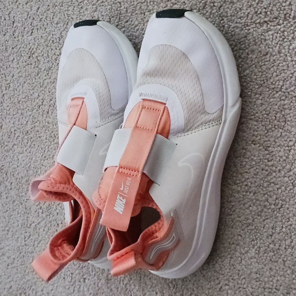 Nike girls tennis shoes